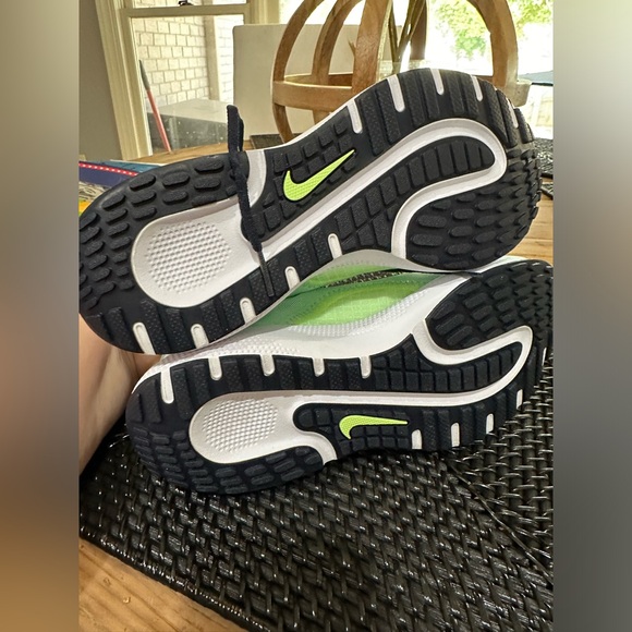 Nike React escape run real tint ghost size 7. New with no box. Closet clean out - Picture 4 of 5